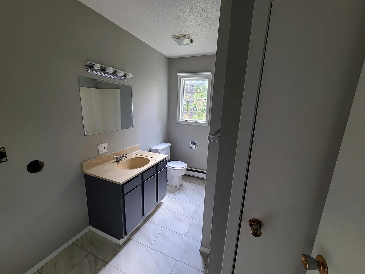 Building Photo - 515 Dewey Ave #1
