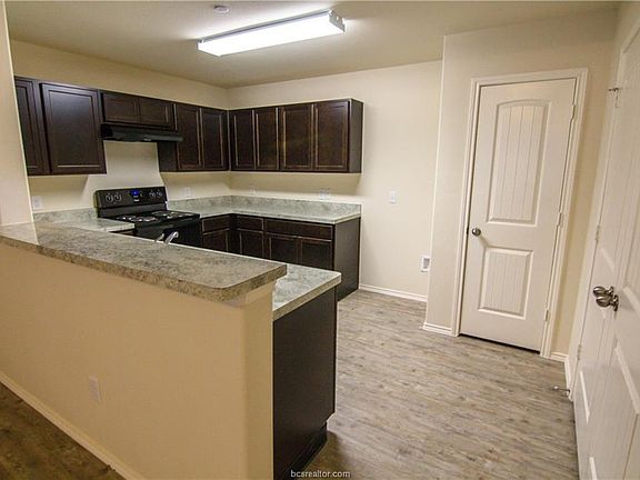 4th image of 2084 Oakwood Forest Dr
