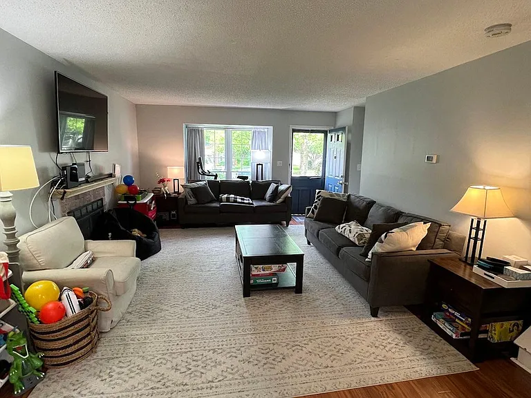 401 Penns Way — Photo 3