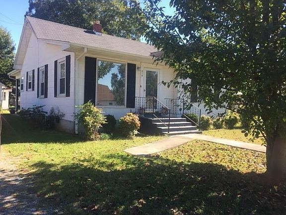 3rd image of 819 Shelbyview Dr