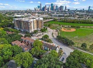 2408 White Oak Dr, Houston, TX 77009