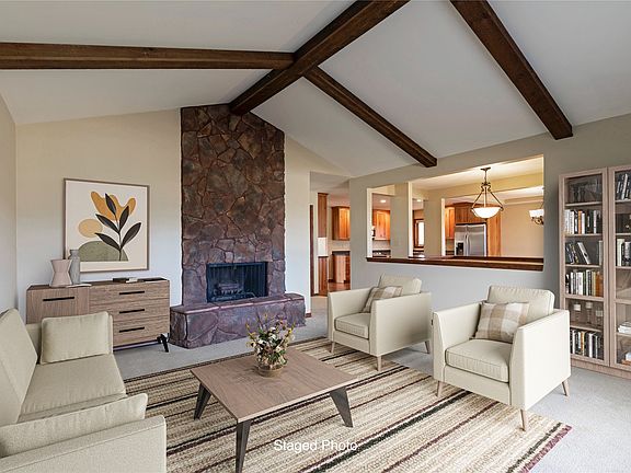5th image of 6000 N Meadowwood Ln