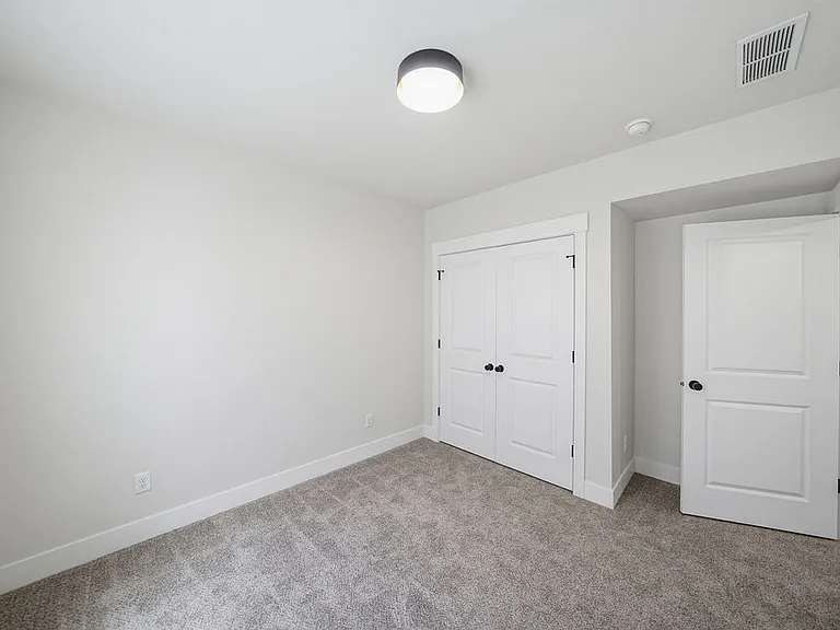 435 E River Ln — Photo 27