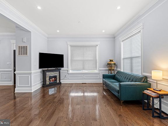 5th image of 2116 N Culpeper St