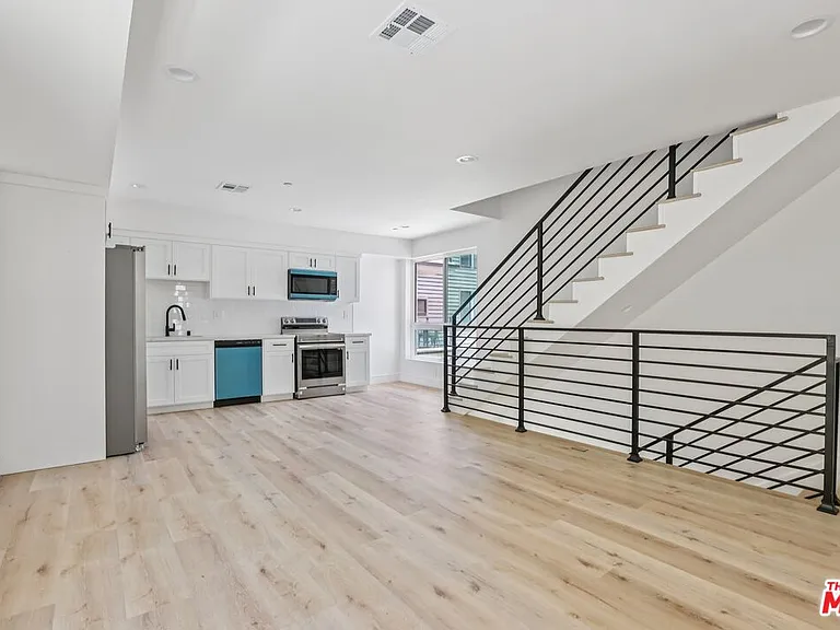 2111 Holly Dr #2 — Photo 13