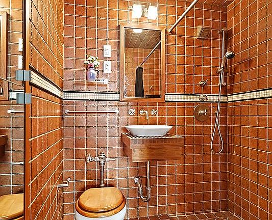 3rd image of 150 W 75th St #13