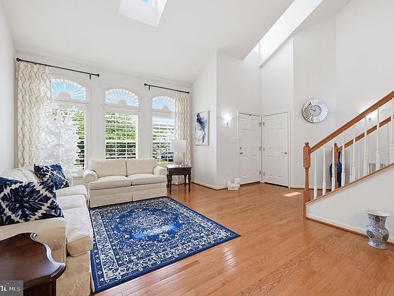 5th image of 10562 Edwardian Ln #125