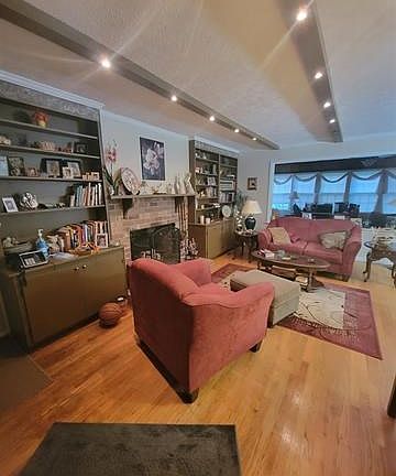 3rd image of 594 Smith Creek Dr