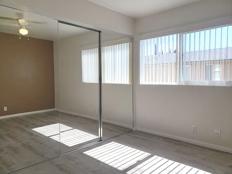 1261 Victor St #10 — Photo 13