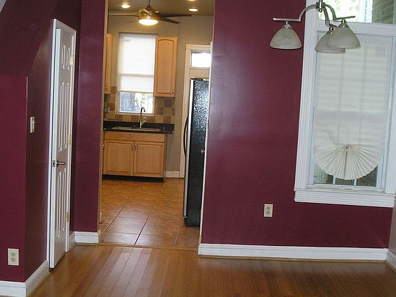 Dining Area)