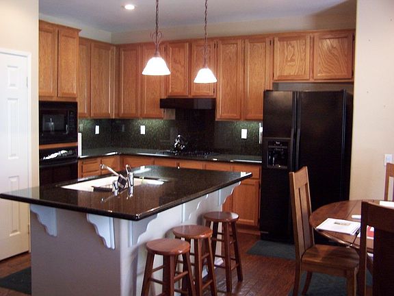 Gourmet kitchen, upgrades galore!