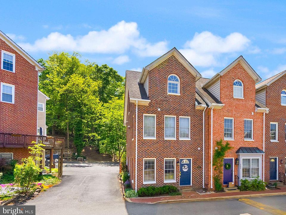 1st image of 202 Center Ln