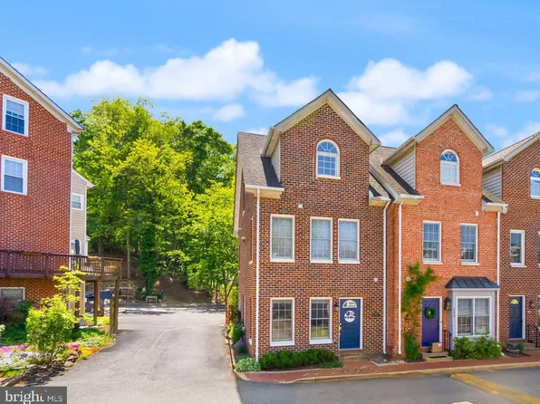 202 Center Ln, Occoquan, VA 22125