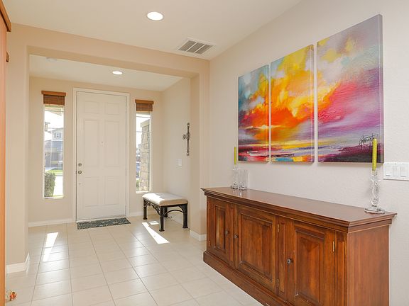 4th image of 554 Chandler Ct