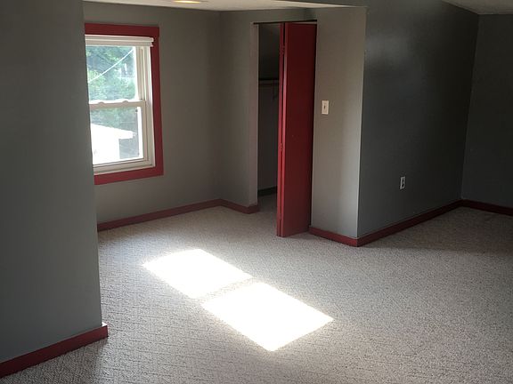4th image of 318 School St