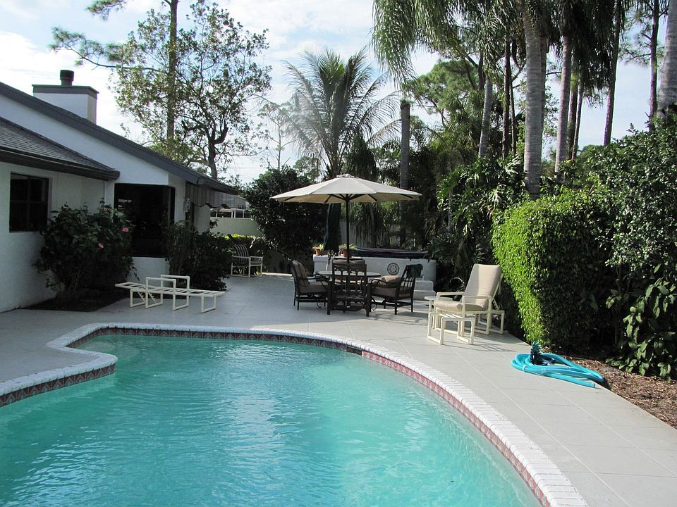 Pool and jacuzzi