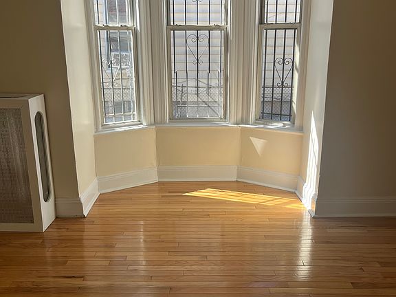 5th image of 328 Hawthorne St Floor 1