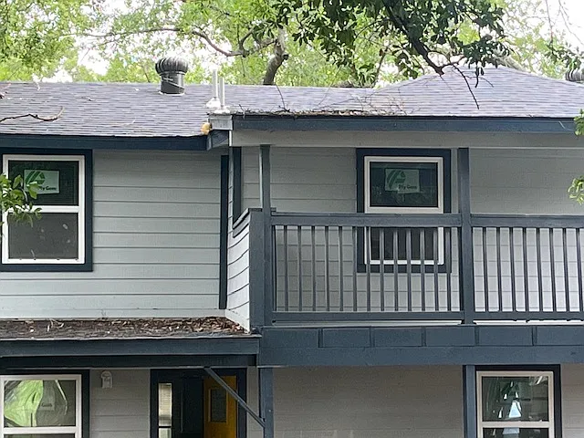 3 bed, 710 sqft, $945 — Photo 2