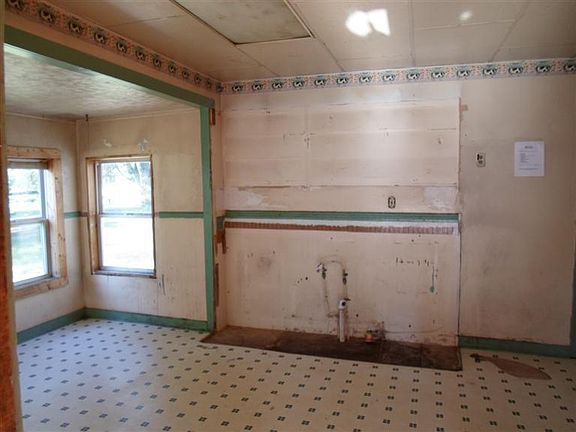 4th image of 112 N Bronson Ave