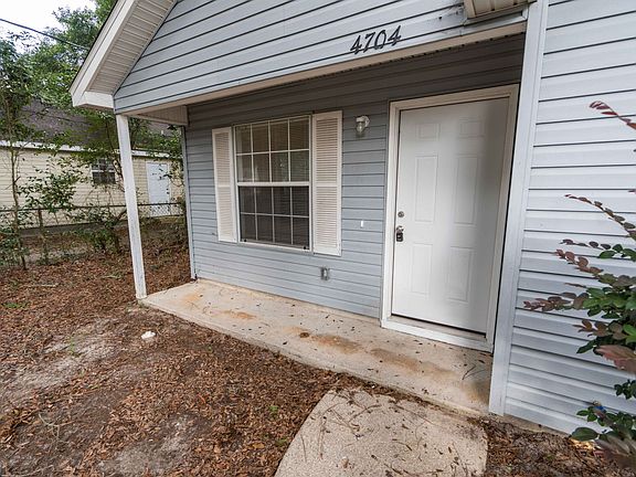 2nd image of 4704 Oleander Dr