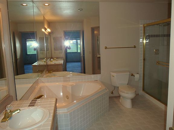 5th image of 15617 NE 70th Ct #109D
