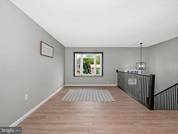 4th image of 427 Banksia Dr