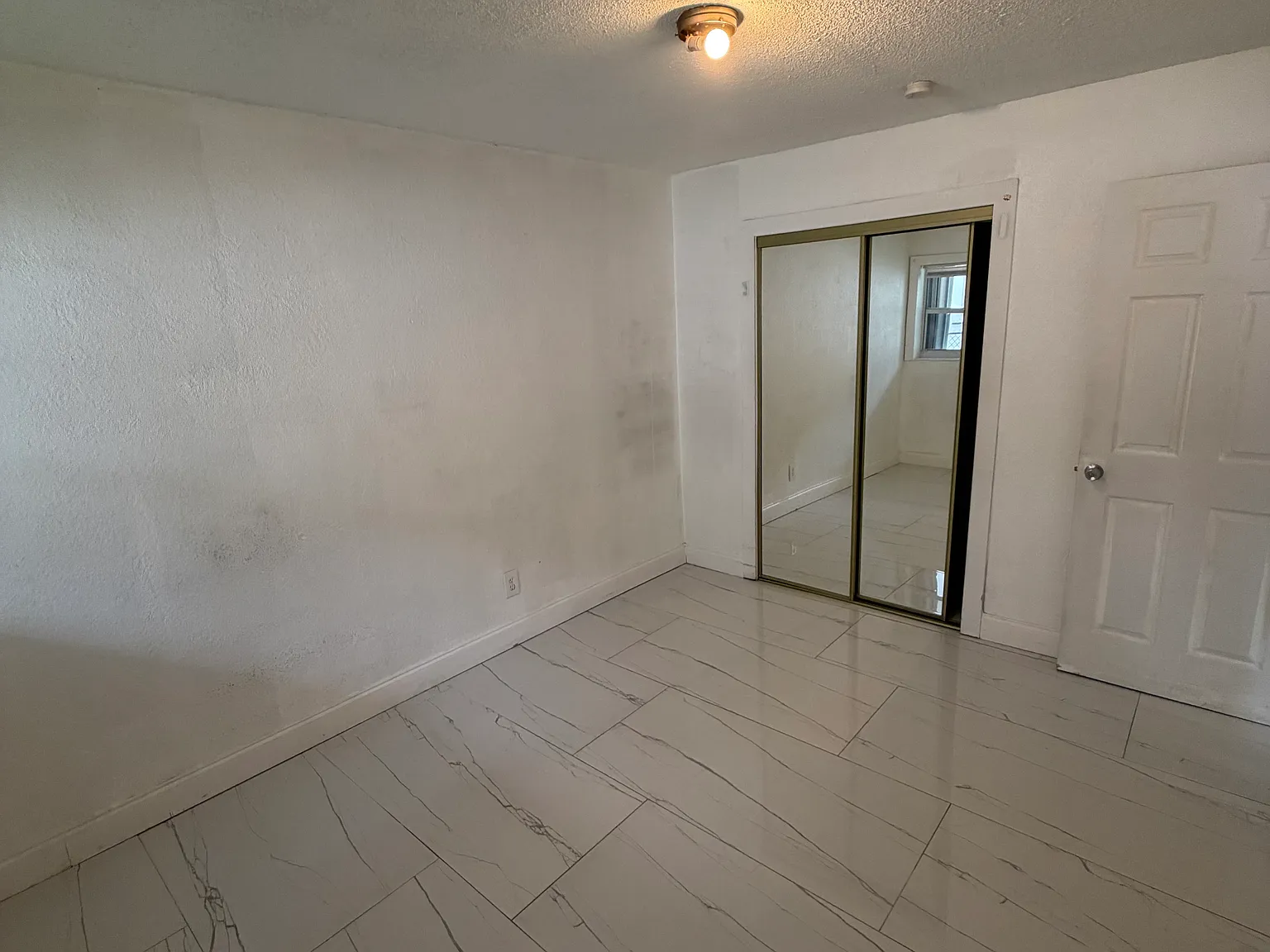 2 bed, 800 sqft, $2,300 — Photo 4