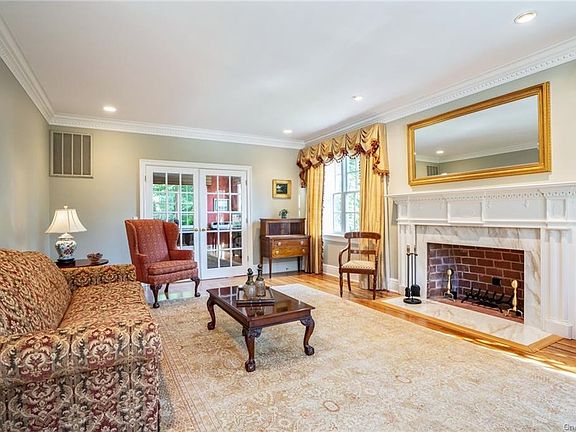 4th image of 87 Deerfield Ln N