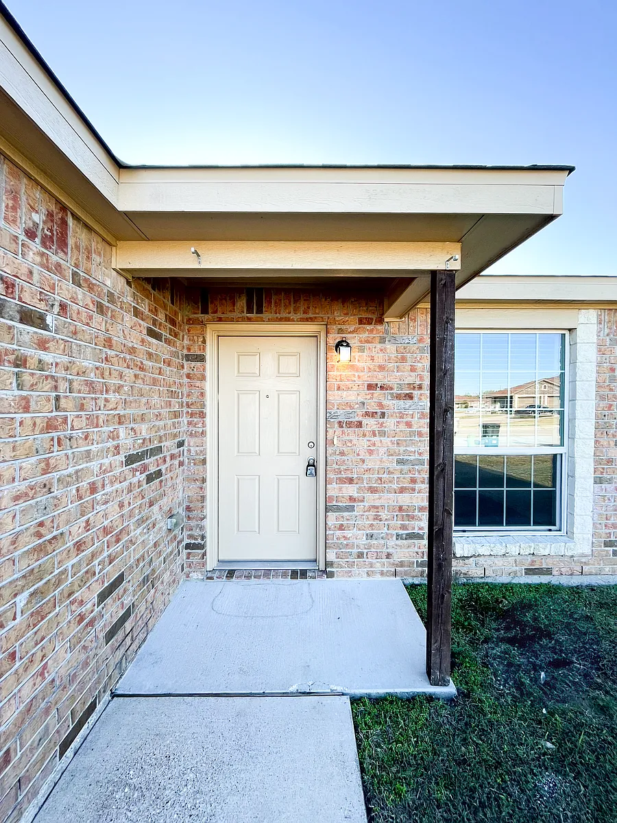 Building Photo - 1519 Justin Loop #B