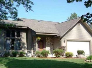 7517 W Woodbury Dr, Franklin, WI 53132