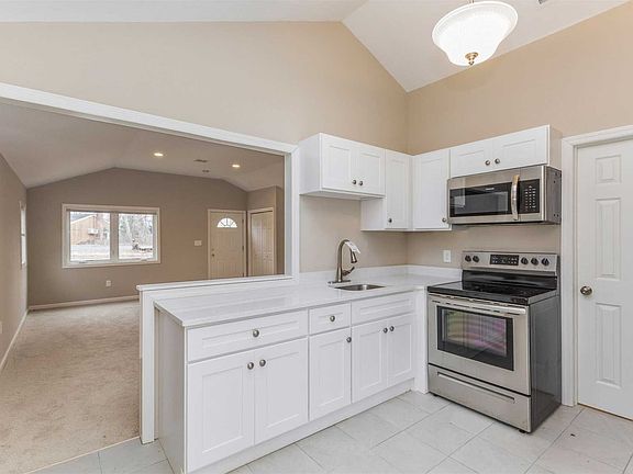 5th image of 78 Valley Dr