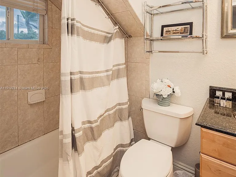 302 Balboa St — Photo 38