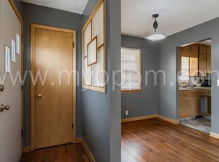 3655 Summit St, Omaha, NE 68112