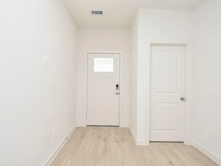 1130 Vista Pointe Dr — Photo 4