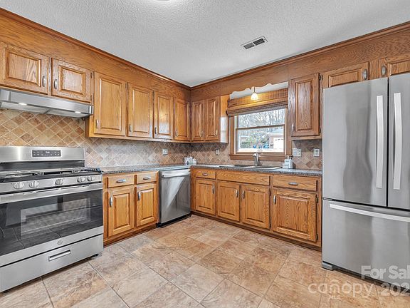 5th image of 1921 Wexford Ct