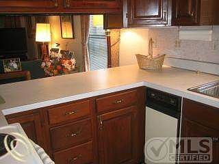 Kitchen 2.JPG