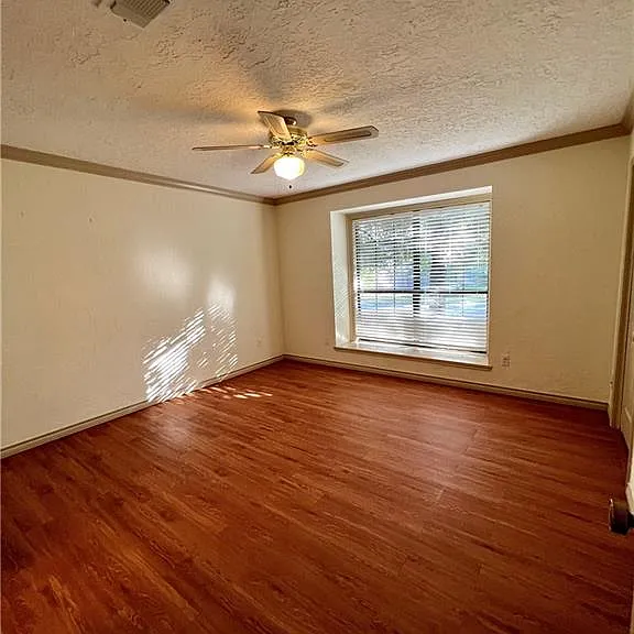 8706 Sandstone Dr — Photo 15