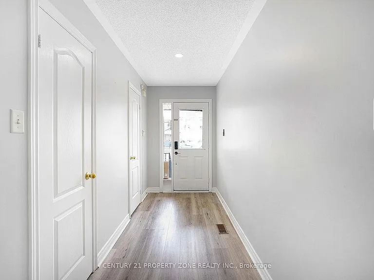 3893 Manatee Way #UPPER — Photo 4