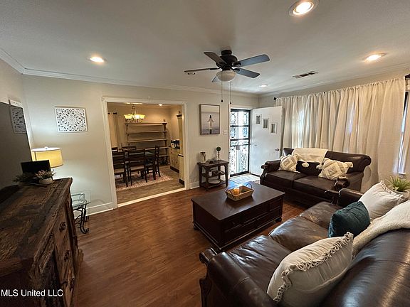 4th image of 322 Sylvia St