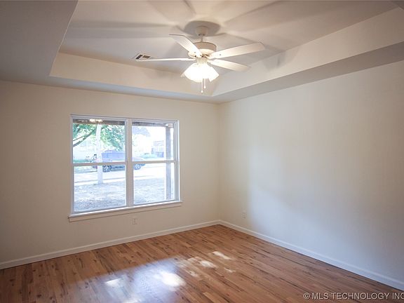 3rd image of 920 S Allegheny Ave