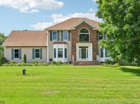 6 Comanche Trl, Vernon Twp., NJ 07462