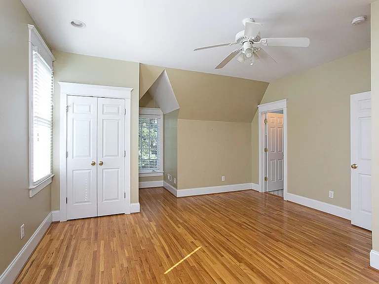 81103 Alexander — Photo 16