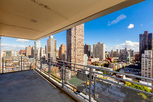 Rented by UES Management | media 21