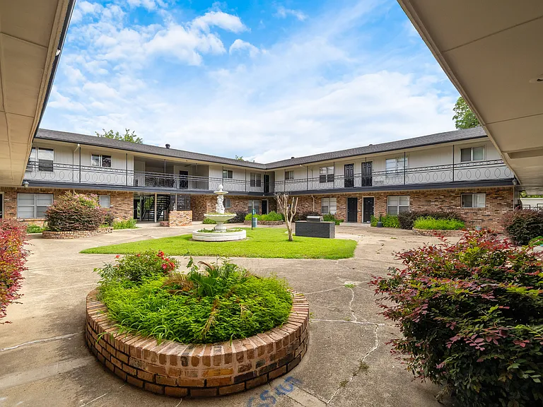 Carolina Apartments — Photo 17