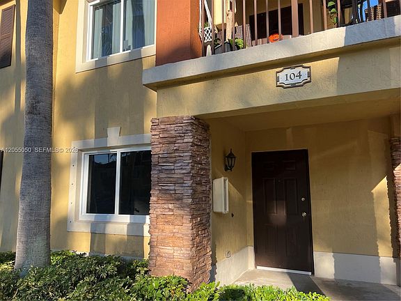 3rd image of 985 NE 33rd Ter Unit 104
