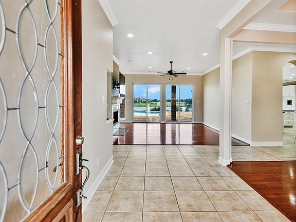 4th image of 8866 Taylors Ct