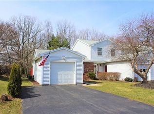 1464 Wood Dr, Farmington, NY 14425