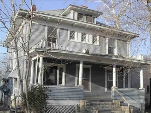 306 W 9th Ave, Winfield, KS 67156