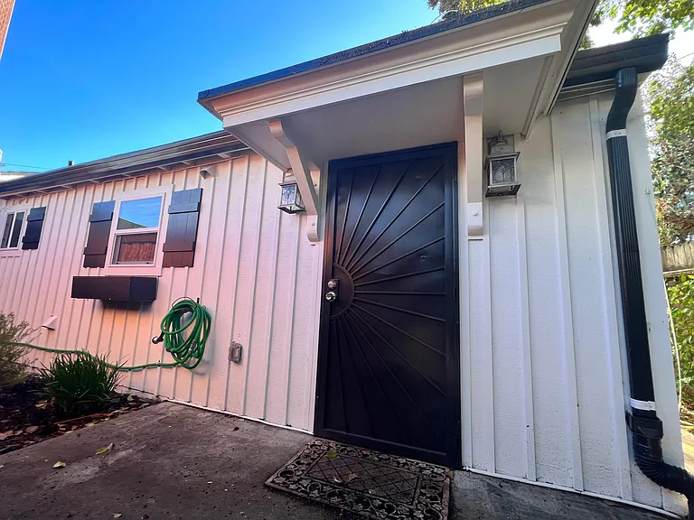Oak St — Photo 15