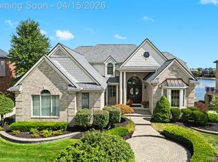 49265 Parkshore Ct, Northville, MI